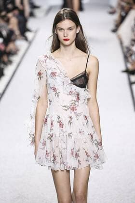 Paris Fashion Week - Giambattista Valli Modenschau 212111 Marineau Starface 2016-10-03 Paris France Paris Fashion Week. défilé PAP Printemps-Eté 2017. Giambattista Valli. Editorial use only  Copyright: xMarineaux STAR_212111_011