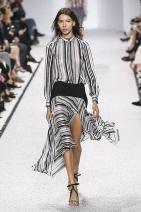 Paris Fashion Week - Giambattista Valli Modenschau 212111 Marineau Starface 2016-10-03 Paris France Paris Fashion Week. défilé PAP Printemps-Eté 2017. Giambattista Valli. Editorial use only  Copyright: xMarineaux STAR_212111_032