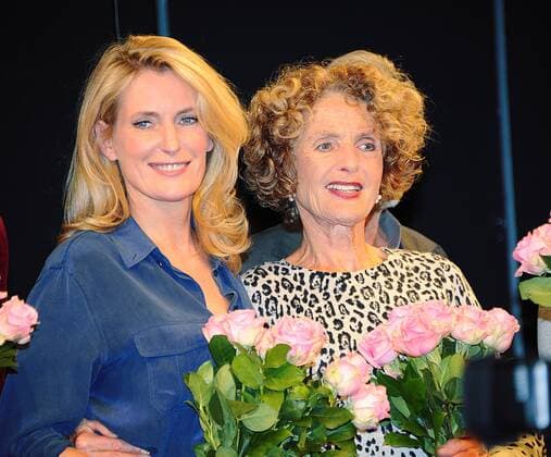 Maria Furtwängler mit Mutter Kathrin Ackermann Premiere Glücklich die Glücklichen Komödie im Bayerischen Hof Theater München 03. Oktober 2016