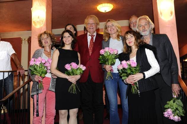 Kathrin Ackermann, Kathrin Hanak, Irene Clarin, Peter Fricke, Maria Furtwängler, Patrizia Orlando und Siemen Rühaak Premiere Glücklich die Glücklichen Komödie im Bayerischen Hof Theater München 03. Oktober 2016