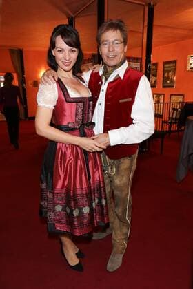 Jacques Breuer mit Ehefrau Viola Wedekind, Theaterpremiere Gluecklich die Gluecklichen in der Komödie im Bayerischen Hof in Muenchen am 03.10.2016