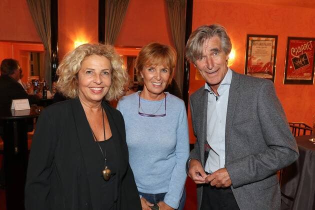 Michaela May mit Ehemann Bernd Schadewald und Ulrike Kriener, Theaterpremiere Gluecklich die Gluecklichen in der Komödie im Bayerischen Hof in Muenchen am 03.10.2016