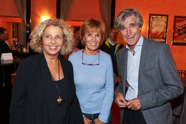 Michaela May mit Ehemann Bernd Schadewald und Ulrike Kriener, Theaterpremiere Gluecklich die Gluecklichen in der Komödie im Bayerischen Hof in Muenchen am 03.10.2016