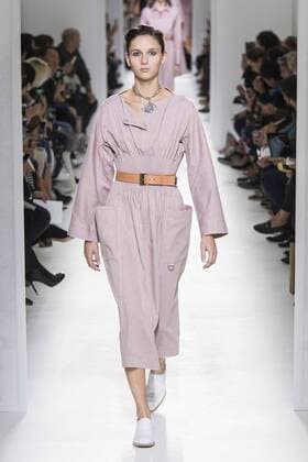 Paris Fashion Week - Hermes Modenschau 212128 Marineau Starface Paris France Paris Fashion Week. Défilé PAP Printemps-Eté 2017. HERMES. Editorial use only  Copyright: xMarineaux STAR_212128_001