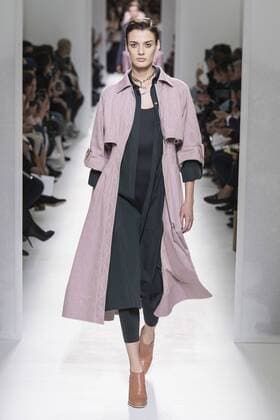 Paris Fashion Week - Hermes Modenschau 212128 Marineau Starface Paris France Paris Fashion Week. Défilé PAP Printemps-Eté 2017. HERMES. Editorial use only  Copyright: xMarineaux STAR_212128_004