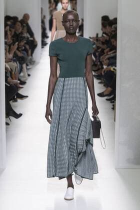 Paris Fashion Week - Hermes Modenschau 212128 Marineau Starface Paris France Paris Fashion Week. Défilé PAP Printemps-Eté 2017. HERMES. Editorial use only  Copyright: xMarineaux STAR_212128_018