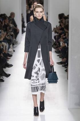 Paris Fashion Week - Hermes Modenschau 212128 Marineau Starface Paris France Paris Fashion Week. Défilé PAP Printemps-Eté 2017. HERMES. Editorial use only  Copyright: xMarineaux STAR_212128_033