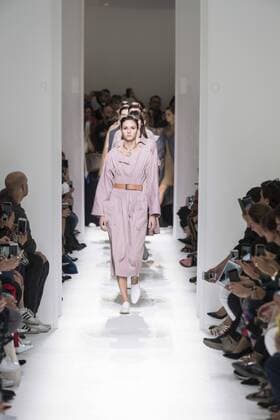 Paris Fashion Week - Hermes Modenschau 212128 Marineau Starface Paris France Paris Fashion Week. Défilé PAP Printemps-Eté 2017. HERMES. Editorial use only  Copyright: xMarineaux STAR_212128_054