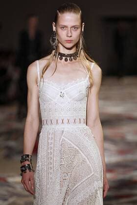 Paris Fashion Week - Alexander McQueen Modenschau 212130 Marineau Starface 2016-10-03 Paris France Paris Fashion week. Pret-a-porter printemps-ete 2017. Defile Alexander McQueen. Alexander McQueen, spring-summer 2017 Paris, France Paris Fashion week. Ready-to-wear spring-summer 2017 Defile Alexander McQueen. Editorial Use Only _sans_perso  Copyright: xMarineaux STAR_212130_011