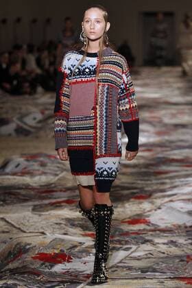 Paris Fashion Week - Alexander McQueen Modenschau 212130 Marineau Starface 2016-10-03 Paris France Paris Fashion week. Pret-a-porter printemps-ete 2017. Defile Alexander McQueen. Alexander McQueen, spring-summer 2017 Paris, France Paris Fashion week. Ready-to-wear spring-summer 2017 Defile Alexander McQueen. Editorial Use Only _sans_perso  Copyright: xMarineaux STAR_212130_016