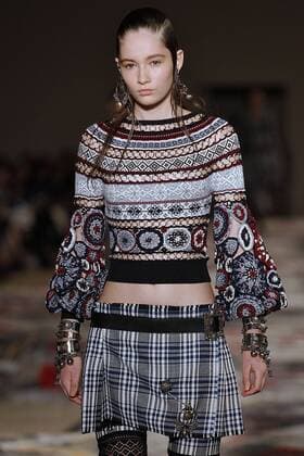 Paris Fashion Week - Alexander McQueen Modenschau 212130 Marineau Starface 2016-10-03 Paris France Paris Fashion week. Pret-a-porter printemps-ete 2017. Defile Alexander McQueen. Alexander McQueen, spring-summer 2017 Paris, France Paris Fashion week. Ready-to-wear spring-summer 2017 Defile Alexander McQueen. Editorial Use Only _sans_perso  Copyright: xMarineaux STAR_212130_019