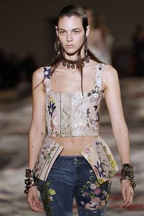 Paris Fashion Week - Alexander McQueen Modenschau 212130 Marineau Starface 2016-10-03 Paris France Paris Fashion week. Pret-a-porter printemps-ete 2017. Defile Alexander McQueen. Alexander McQueen, spring-summer 2017 Paris, France Paris Fashion week. Ready-to-wear spring-summer 2017 Defile Alexander McQueen. Editorial Use Only _sans_perso  Copyright: xMarineaux STAR_212130_029