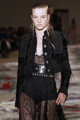 Paris Fashion Week - Alexander McQueen Modenschau 212130 Marineau Starface 2016-10-03 Paris France Paris Fashion week. Pret-a-porter printemps-ete 2017. Defile Alexander McQueen. Alexander McQueen, spring-summer 2017 Paris, France Paris Fashion week. Ready-to-wear spring-summer 2017 Defile Alexander McQueen. Editorial Use Only _sans_perso  Copyright: xMarineaux STAR_212130_058