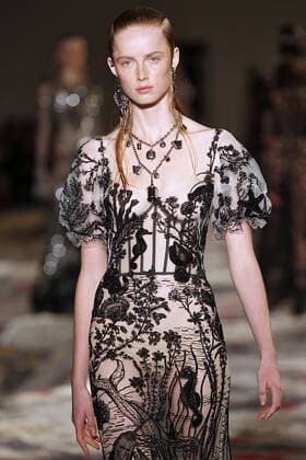 Paris Fashion Week - Alexander McQueen Modenschau 212130 Marineau Starface 2016-10-03 Paris France Paris Fashion week. Pret-a-porter printemps-ete 2017. Defile Alexander McQueen. Alexander McQueen, spring-summer 2017 Paris, France Paris Fashion week. Ready-to-wear spring-summer 2017 Defile Alexander McQueen. Editorial Use Only _sans_perso  Copyright: xMarineaux STAR_212130_064