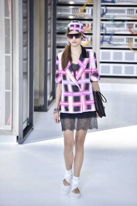 Paris Fashion Week - Chanel 212139 Julien de Rosa Starface 2016-10-04 Paris France Paris Fashion Week. Défilé PAP Printemps-Eté 2017. CHANEL.  Copyright: xJulienxdexRosax xStarfacex STAR_212139_027