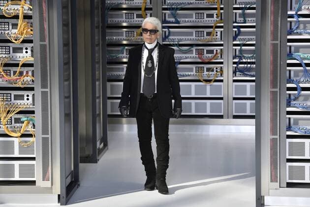 Paris Fashion Week - Chanel 212139 Julien de Rosa Starface 2016-10-04 Paris France Paris Fashion Week. Défilé PAP Printemps-Eté 2017. CHANEL. Lagerfeld, Karl  Copyright: xJulienxdexRosax xStarfacex STAR_212139_037