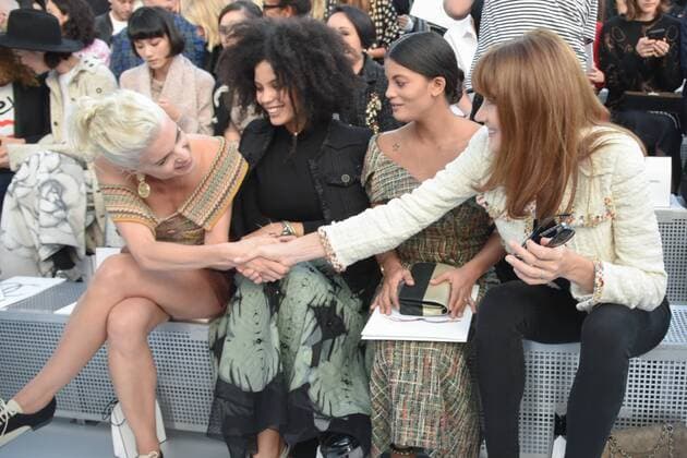 Paris Fashion Week - Chanel: Prominenz 212137 Serge Arnal Starface 2016-10-04 Paris France Paris Fashion Week. Défilé PAP Printemps-Eté 2017. Chanel. Peolple Cassel, Cécile; Bruni-Sarkozy, Carla; Diaz, Naomi; Diaz, Lisa-Kaindé  Copyright: xSergexArnalx xStarfacex STAR_212137_015