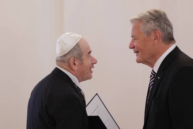 Berlin, Schloss Bellevue, Ansprache bei der Verleihung des Verdienstordens der Bundesrepublik Deutschland zum Tag der Deutschen Einheit, Foto: Felix Rottberger, Bundespräsident Joachim Gauck