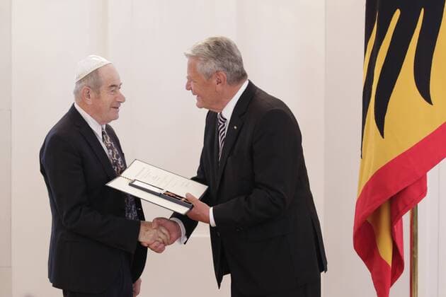Berlin, Schloss Bellevue, Ansprache bei der Verleihung des Verdienstordens der Bundesrepublik Deutschland zum Tag der Deutschen Einheit, Foto: Felix Rottberger, Bundespräsident Joachim Gauck