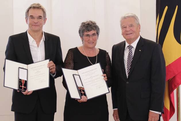 Berlin, Schloss Bellevue, Ansprache bei der Verleihung des Verdienstordens der Bundesrepublik Deutschland zum Tag der Deutschen Einheit, Foto: Klaus Volmer, Dr.Amy Fracoise-Volmer, Bundespräsident Joachim Gauck