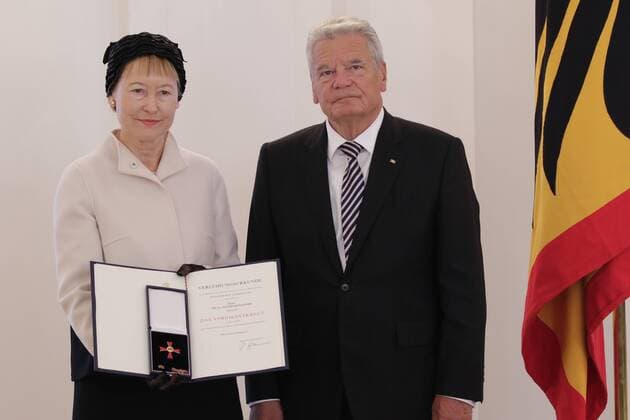 Berlin, Schloss Bellevue, Ansprache bei der Verleihung des Verdienstordens der Bundesrepublik Deutschland zum Tag der Deutschen Einheit, Foto: Dr.h.c.Ingrid Mössinger, Bundespräsident Joachim Gauck