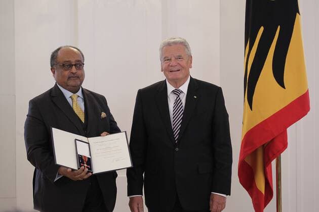 Berlin, Schloss Bellevue, Ansprache bei der Verleihung des Verdienstordens der Bundesrepublik Deutschland zum Tag der Deutschen Einheit, Foto: Asfa-Wossen Asserate , äthiopisch-deutscher Unternehmensberater, Bestsellerautor und politischer Analyst., Bundespräsident Joachim Gauck