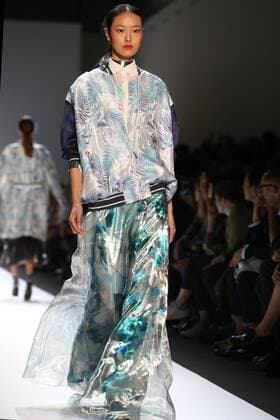 A model takes to the catwalk during the presentation of Leonard s show as part of the Spring-Summer 2017 Paris Fashion Week on October 3, 2016.  PAR20161003105 MAYAxVIDON-WHITE