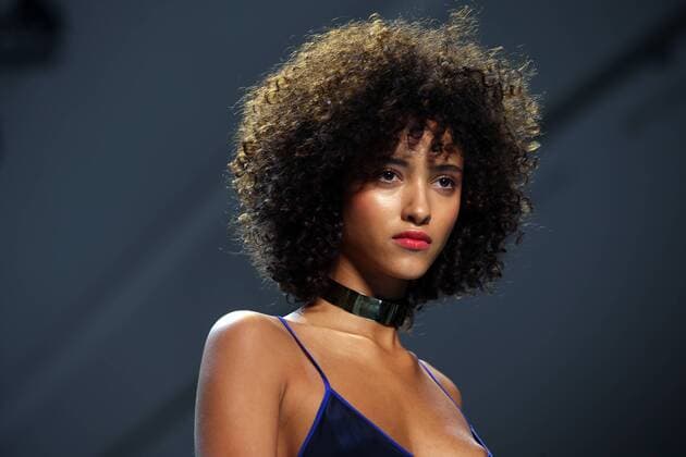 A model takes to the catwalk during the presentation of Leonard s show as part of the Spring-Summer 2017 Paris Fashion Week on October 3, 2016.  PAR20161003107 MAYAxVIDON-WHITE