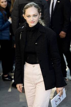 Lily Taieb CELEBRITIES : arrivals Chanel - Paris - 04 10 2016 JBAutissier Panoramic 