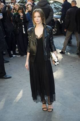 Diane Roussel CELEBRITIES : arrivals Chanel - Paris - 04 10 2016 JBAutissier Panoramic 