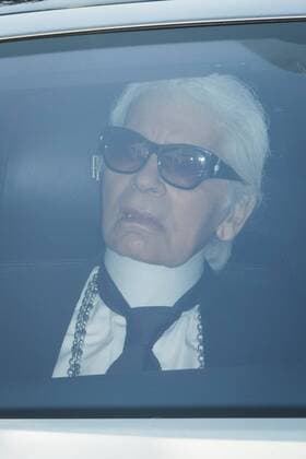 Karl Lagerfeld CELEBRITIES : arrivals Chanel - Paris - 04 10 2016 JBAutissier Panoramic 