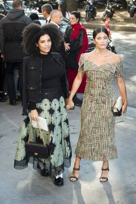 Lisa Kainde and Naomi Diaz CELEBRITIES : arrivals Chanel - Paris - 04 10 2016 JBAutissier Panoramic 