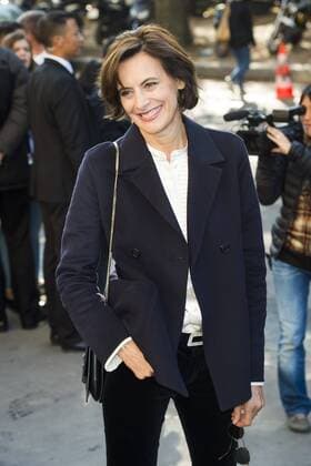 Ines de la Fressange CELEBRITIES : arrivals Chanel - Paris - 04 10 2016 JBAutissier Panoramic 