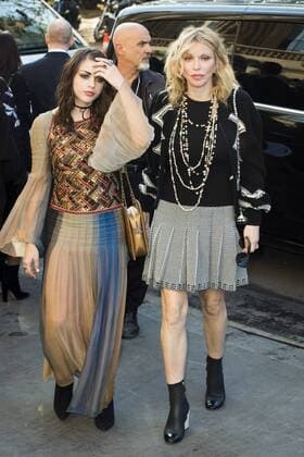 Frances Bean Cobain and Courtney Love CELEBRITIES : arrivals Chanel - Paris - 04 10 2016 JBAutissier Panoramic 