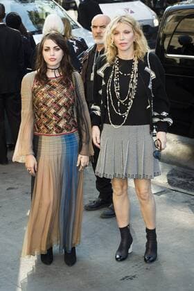Frances Bean Cobain and Courtney Love CELEBRITIES : arrivals Chanel - Paris - 04 10 2016 JBAutissier Panoramic 