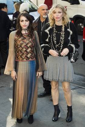 Frances Bean Cobain and Courtney Love CELEBRITIES : arrivals Chanel - Paris - 04 10 2016 JBAutissier Panoramic 