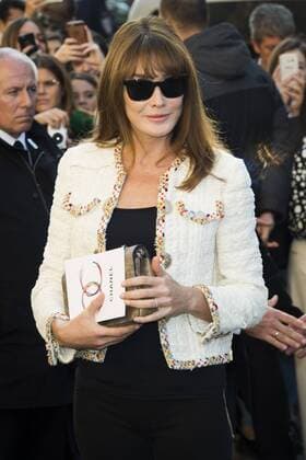 Carla Bruni Sarkozy CELEBRITIES : arrivals Chanel - Paris - 04 10 2016 JBAutissier Panoramic 