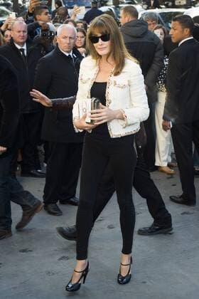Carla Bruni Sarkozy CELEBRITIES : arrivals Chanel - Paris - 04 10 2016 JBAutissier Panoramic 