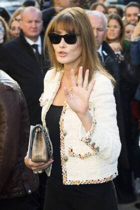 Carla Bruni Sarkozy CELEBRITIES : arrivals Chanel - Paris - 04 10 2016 JBAutissier Panoramic 