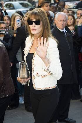 Carla Bruni Sarkozy CELEBRITIES : arrivals Chanel - Paris - 04 10 2016 JBAutissier Panoramic 