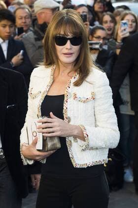 Carla Bruni Sarkozy CELEBRITIES : arrivals Chanel - Paris - 04 10 2016 JBAutissier Panoramic 