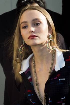 Lily Rose Depp CELEBRITIES : arrivals Chanel - Paris - 04 10 2016 JBAutissier Panoramic 