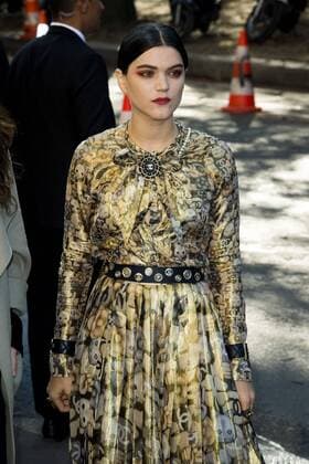 Stephanie Sokolinski Soko CELEBRITIES : arrivals Chanel - Paris - 04 10 2016 JBAutissier Panoramic 