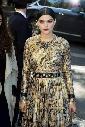 Stephanie Sokolinski Soko CELEBRITIES : arrivals Chanel - Paris - 04 10 2016 JBAutissier Panoramic 