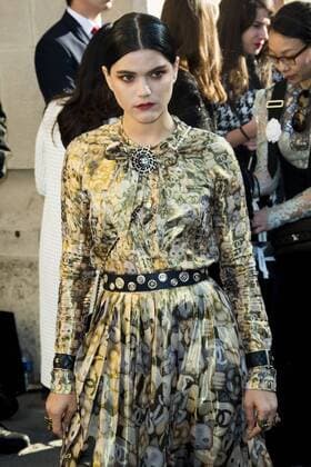 Stephanie Sokolinski Soko CELEBRITIES : arrivals Chanel - Paris - 04 10 2016 JBAutissier Panoramic 