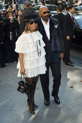 Marjorie Harvey and son mari Steve CELEBRITIES : arrivals Chanel - Paris - 04 10 2016 JBAutissier Panoramic 