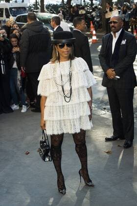 Marjorie Harvey and son mari Steve CELEBRITIES : arrivals Chanel - Paris - 04 10 2016 JBAutissier Panoramic 