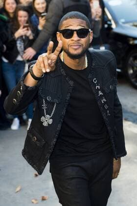 Usher CELEBRITIES : arrivals Chanel - Paris - 04 10 2016 JBAutissier Panoramic 