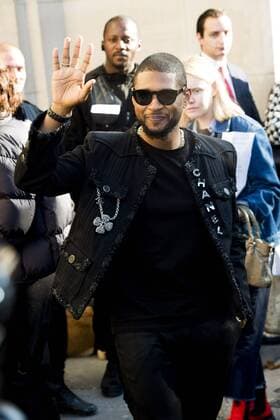 Usher CELEBRITIES : arrivals Chanel - Paris - 04 10 2016 JBAutissier Panoramic 