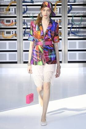 212146 Marineau Starface 2016-10-04 Paris France Paris Fashion week. Pret-a-porter printemps-ete 2017. Defile Chanel. Chanel, spring-summer 2017 Paris, France Paris Fashion week. Ready-to-wear spring-summer 2017 Defile Chanel Editorial Use Only _sans_perso  Copyright: xMarineaux STAR_212146_054